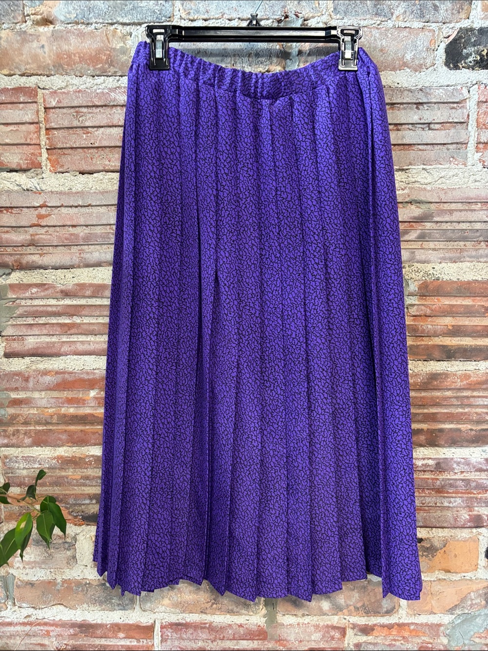 Vintage 90’s Women's Purple Pleated A-Line Skirt